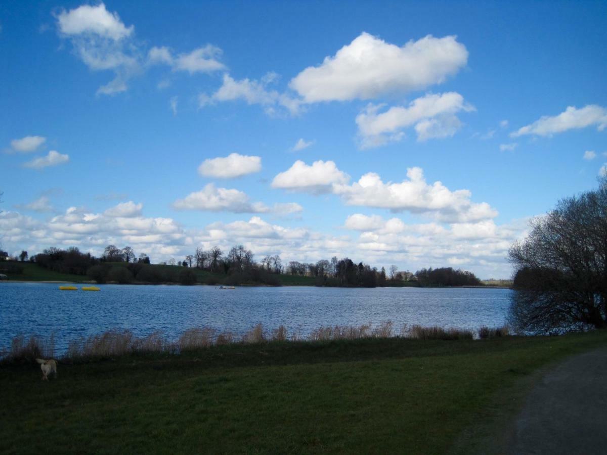 Le Bouddha Du Lac Saint-Germain-de-Tallevende Esterno foto